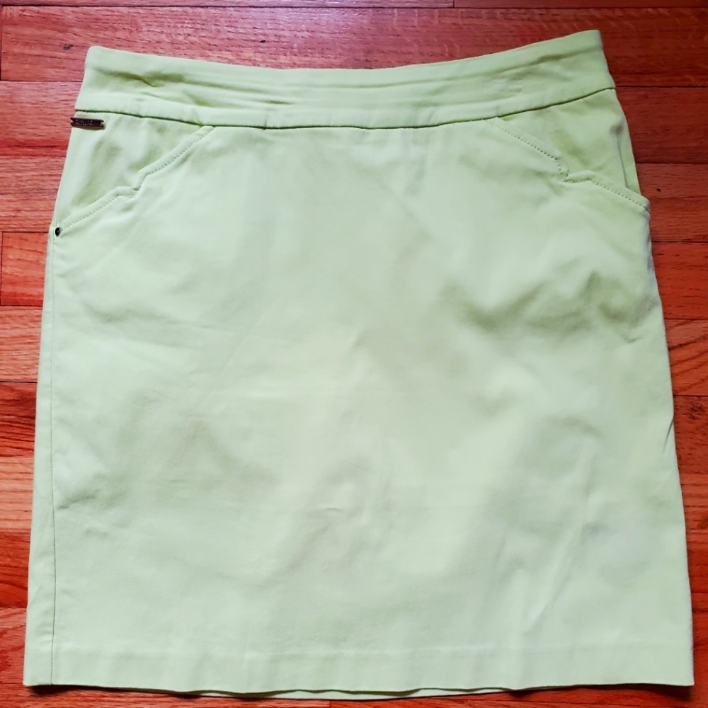 Renuar skort size 6 stretchy with pockets and built-in shorts